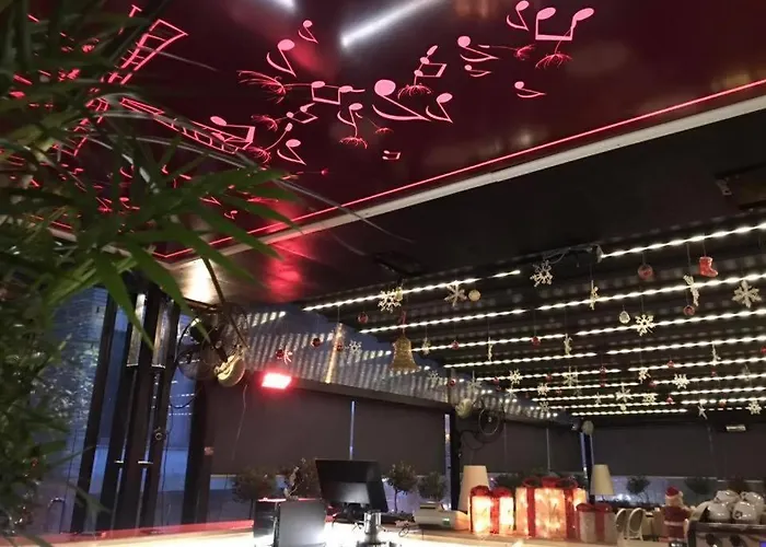 Moulin Bleu 3*